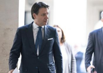 “Italia ende nuk e ka arritur kulmin me koronavirusin”, Conte: Është koha për sakrifica
