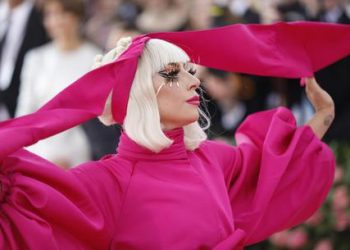 Lady Gaga njofton lançimin e albumit të ri, Chromatica