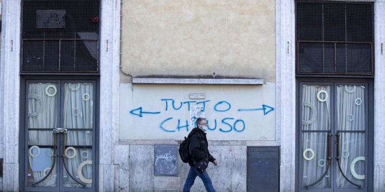 An inscription on a wall in the capital says "all closed", postponing the thought to the time of the Coronavirus in Rome, Italy, 8 March 2020. The Italian authorities have taken the drastic measure of shutting off the entire northern Italian region of Lombardy home to about 16 million people in a bid to halt the ongoing coronavirus epidemic in the Mediterranean country. The number of confirmed cases of the COVID-19 disease caused by the SARS-CoV-2 coronavirus in Italy has jumped up to at least 5,883, while the death toll has surpassed 230, making Italy the nation with the third-highest number of infections (behind China and South Korea) and the second-highest death toll after China.
ANSA/Massimo Percossi