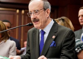 Zëri i Amerikës: Kongresmeni amerikan ngre shqetësime serioze mbi politikën e Trump ndaj Kosovës