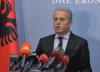 Gati për tregun shqiptar, sekuestrohen 892 mijë paketa cigare kontrabandë në Hanin e Hotit
