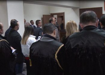 Koronavirusi zbraz qelitë, lirohen 55 të arrestuarit për lojërat e fatit