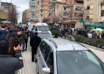 Zbardhet shkaku i helmimit në gjimnazin në Fier/ Adoleshenti çoi në spital mbi 30 nxënës në gjendje të fikti