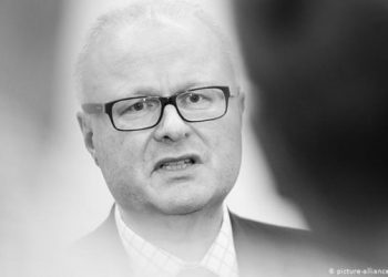 Gjermani/Ministri gjendet i pajetë në shinat e trenit, dyshohet si vetëvrasje?!