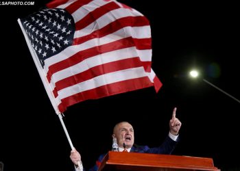 FOTOT/ Tensioni i Metës në 2 orët e mitingut të 2 marsit