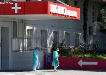 “10 pacientë mposhtin koronavirusin”/ Ministria jep lajmin e mirë: Rezultojnë negativë në të dyja testet