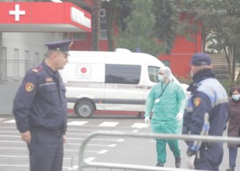 Humb jetën nga koronavirusi/ Si i infektoi 66-vjeçari nga Lushnja mjekët, infermierët dhe pacientët në Sanatorium