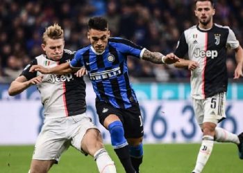 Koronavirusi boshatis stadiumet, ndeshjet në Itali do të luhen pa tifozë