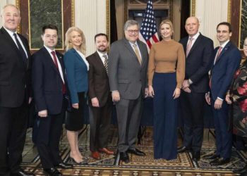Edhe Ivanka Trump në karantinë/ U takua me ministrin e infektuar nga koronavirusi
