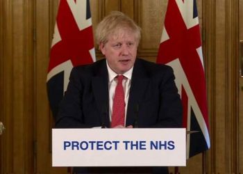 Shtrëngohen masat edhe për britanikët, Johnson mbyll kafenetë dhe restorantet