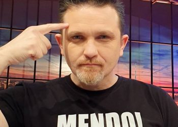 “Me këto mend që ke, do përfundosh shitës domatesh”, Julian Deda u bën karshillëk mësuesve për 7 Mars