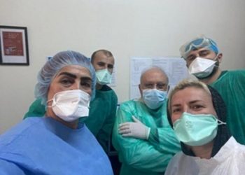 “Ja me çfarë i kurojmë të sëmurët me koronavirus”/ Tritan Kalo tregon situatën tek Infektivi (FOTO)