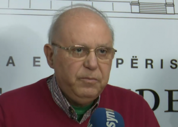 “Jemi për ju në vijën e parë të luftës”/ Mjeku Tritan Kalo: Na besoni, na dëgjoni. Kyçi i artë i fitores është…
