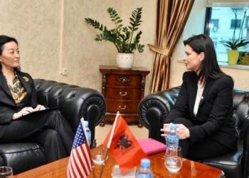 Ambasadorja e SHBA: Zonja Gjonaj, vazhdo të njëjtin kurs!