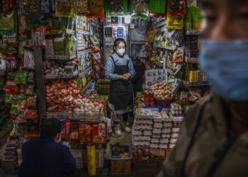 Drejt mposhtjes së koronavirusit, Kina dezinfekton gjithçka. Ulet numri i të prekurve
