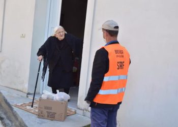 Bashkia Ura Vajgurore nis shpërndarjen e pakove për pensionistët, Memaj: Vijojmë misionin me këdo që ka nevojë