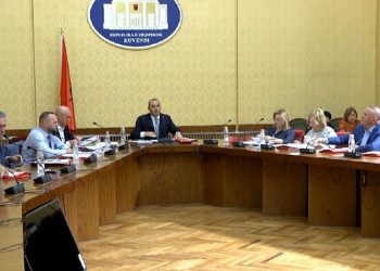 Mazhoranca nuk heq dorë nga shkarkimi i Metës, Komisioni Hetimor mblidhet sot online