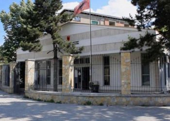 Detajet e reja/ Punonjësja e Hipotekës në Korçë u infektua nga i afërmi i saj, mbyllen zyrat