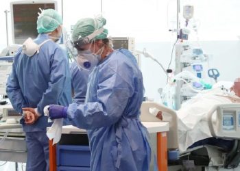 Teoritë konspirative që po shtojnë ankthin mbi pandeminë e koronavirusit/ Mitet që po qarkullojnë