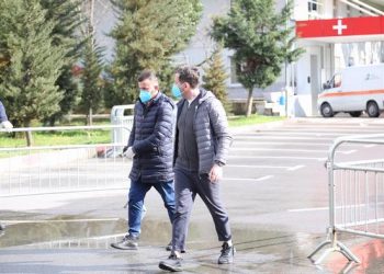 Shqipëria në javën e shpërthimit masiv të Covid-19/ DW: Të ndalet me çdo kusht kërdia! Si t’i shpëtoni skenarit italian