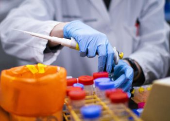 Dy të vdekur nga koronavirusi brenda ditës në Greqi, shkon në 3 numri i viktimave