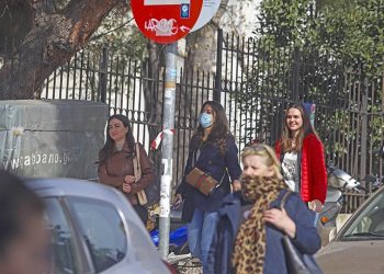 Panik në Greqi, 21 persona infektohen me koronavirus për 25 orë