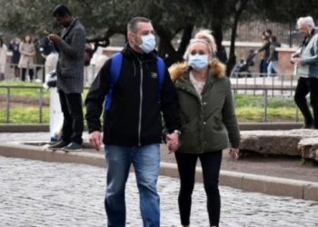 Studimi/ Të infektuarit me koronavirus shfaqin simptoma brenda 5 ditësh