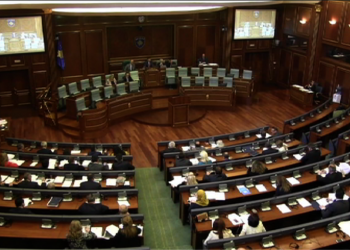 Paralajmërimi i Kurtit për heqjen e taksës, Kuvendi i Kosovës mban sot seancë të jashtëzakonshme