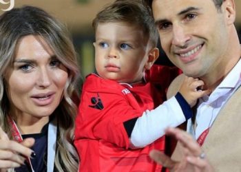 FOTO/ Çfarë po bën Lorik Cana në këtë periudhë vetëizolimi? Gruaja e tij nuk e lë rehat: Fle gjithë ditën
