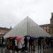 Muzeu i Luvrit në Paris ”zhgënjen” turistët, mbyll dyert prej koronavirusit