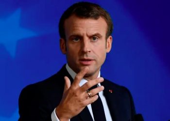 Populli në karantinë, Macron miraton fshehurazi vendimin e refuzuar nga francezët