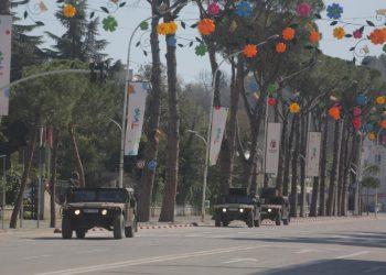 Në ora 13:00 nis shtetrrethimi/ Javën tjetër masa të reja, vetëm një pjesëtar del nga shtëpia