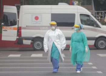 Të gjithë në një zyrë/ 4 raste të reja me koronavirus në Fier, punonjës të degës së Thesarit