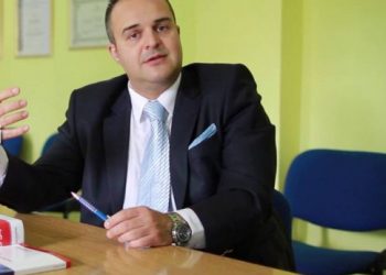 Koronavirusi/ Mjeku apelon shqetësimin e tij: Po rritet numri i të sëmurëve te moshat e reja