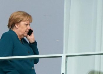 Iu duk e pabesueshme, zjarrfikësi ia mbyll telefonin kancelares Merkel