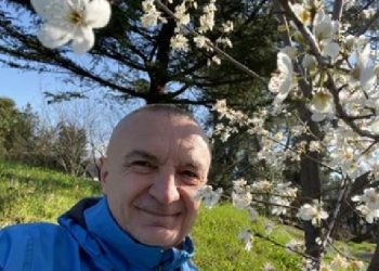 Qytetarët “nën ethet” e Covid-19, ndërsa Meta pozon mes lulesh: Pranvera nuk ndalet!