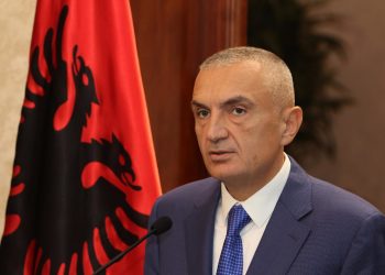 “Lajmi për të cilin kishim nevojë të gjithë”/ Meta për shërimin e dy pacientëve nga koronavirusi: Bravo mjekëve