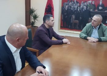 Meta thërret në Presidencë ministrin për koronavirusin dhe njofton mbledhjen e Këshillit të Sigurisë Kombëtare