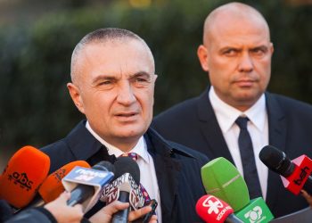 Ylli Manjani “rrëzon” Metën: Kushtetuta e qartë, s’e shpërndan dot Parlamentin, deklarata politike