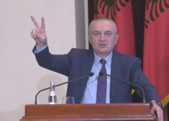 Meta e mbyll konferencën me dy gishtat lart dhe jep mesazhin e fundit para tubimit të 2 marsit