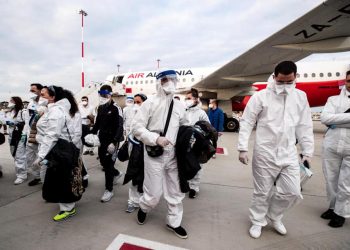 Mjekët shqiptarë të mbërritur në Itali nisin sot punën, infermierët në pritje