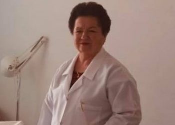 Mjekja në pension rikthehet në punë në këtë situatë të vështirë/ Meta: Shembull i jashtëzakonshëm frymëzimi