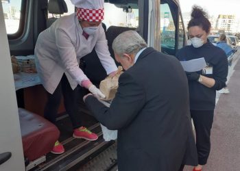 Veliaj: Paketa ushqimore në shtëpi për të moshuarit e qendrave sociale. Po dezinfektojmë hapësirat publike