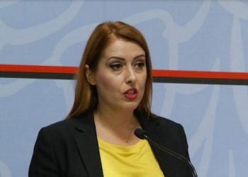 Koronavirusi/ Manastirliu firmos urdhrin: Shkollat hapen në 3 prill