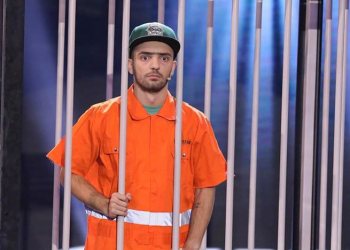 Më 8 mars u kthye nga Italia, por aktori nuk bindet për t’u vetëkarantinuar/ Shkoi në prova gjithë javën, takoi aktorët dhe vijoi jetën normalisht