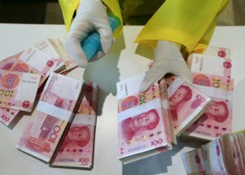 Rrezikojnë transmetimin e koronavirusit, ekspertët këshillojnë të shmangni paratë cash