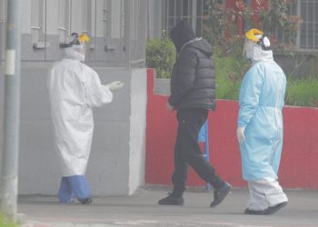 Dyshohen se janë infektuar me koronavirus/ Mbërijnë te Infektivi e moshuara nga Kavaja dhe një i ri