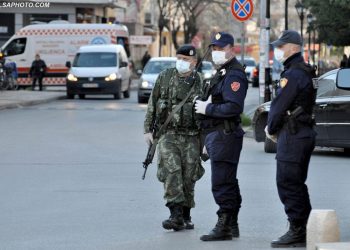 Shkelën shtetrrethimin/ Policia: 4 persona të arrestuar, 245 shoferëve u hiqen patentat