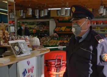 Nga sot në Shqipëri, radhët në markete dhe farmaci ruhen nga Policia dhe Ushtria