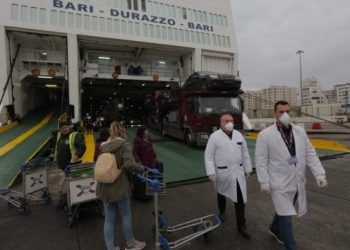 Panik për koronavirusin/ Mbërrijnë nga Italia 380 shqiptarë, një traget tjetër pritet të vijë
